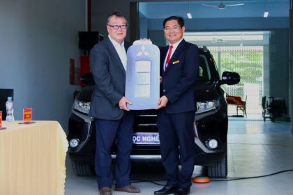 Tặng xe Mitsubishi Outlander Phev cho trường Cao Đẳng Đồng Tháp